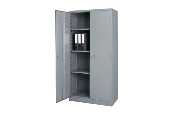 armario metálico gris con puerta abierta